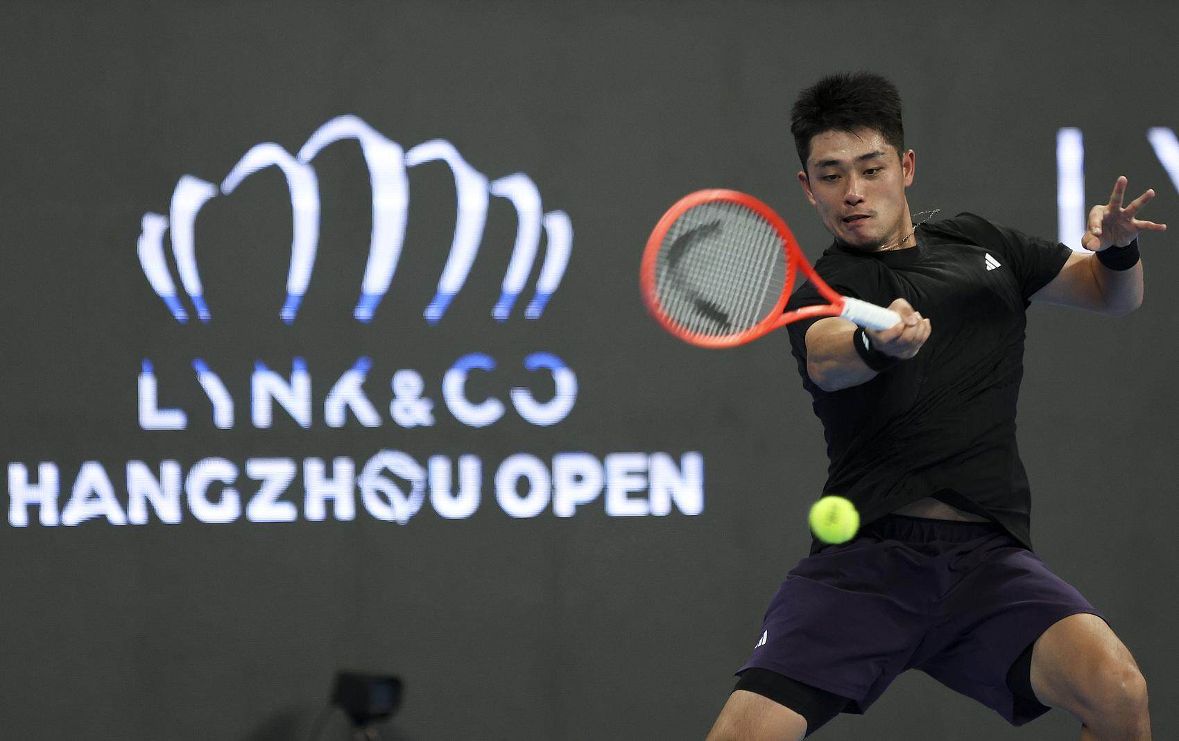 吴易昺在第, 萨克斯坦选, 斩将