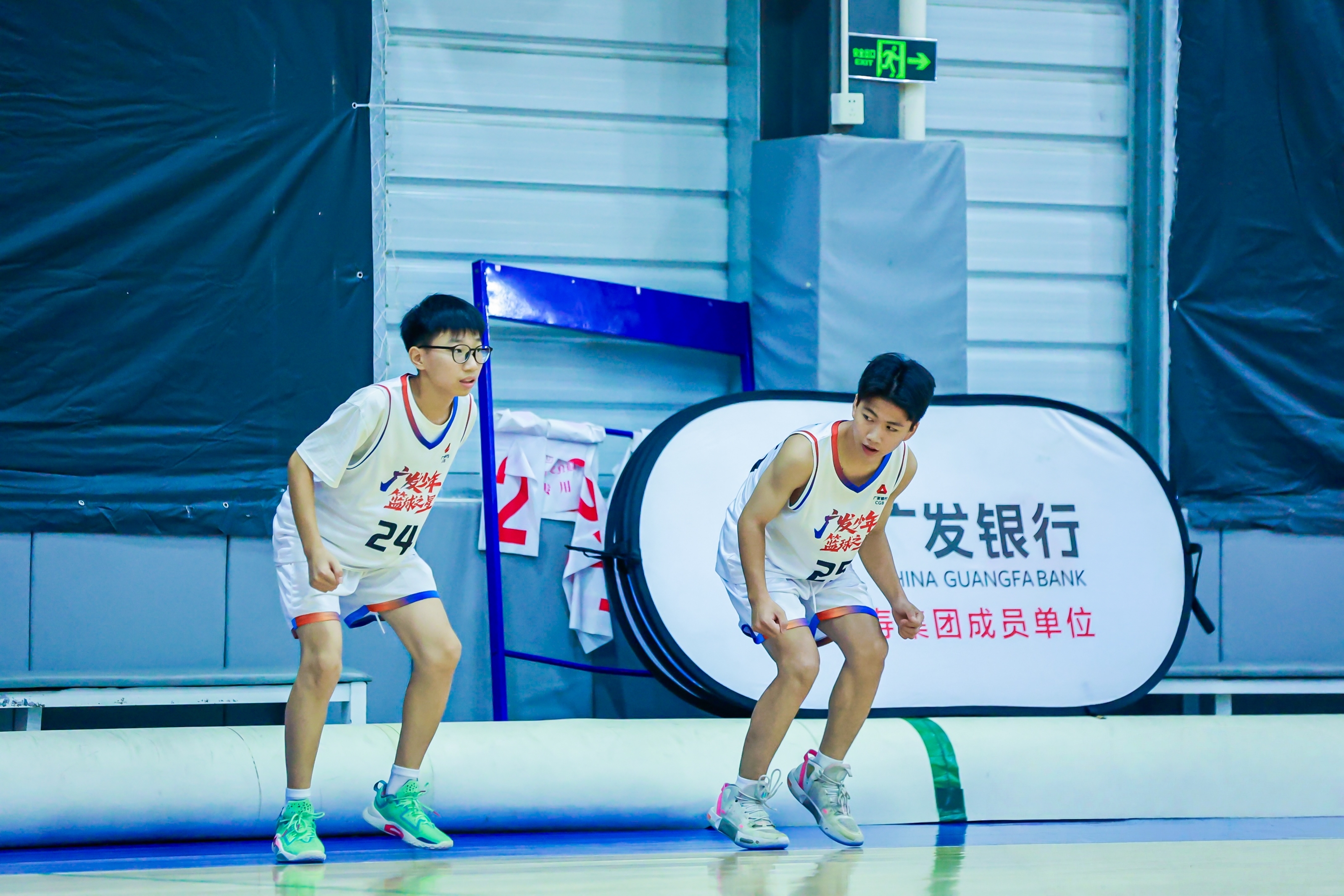 而是广发信, 热烈举行, 场地到情感 而是广发信, 热烈举行, 场地到情感